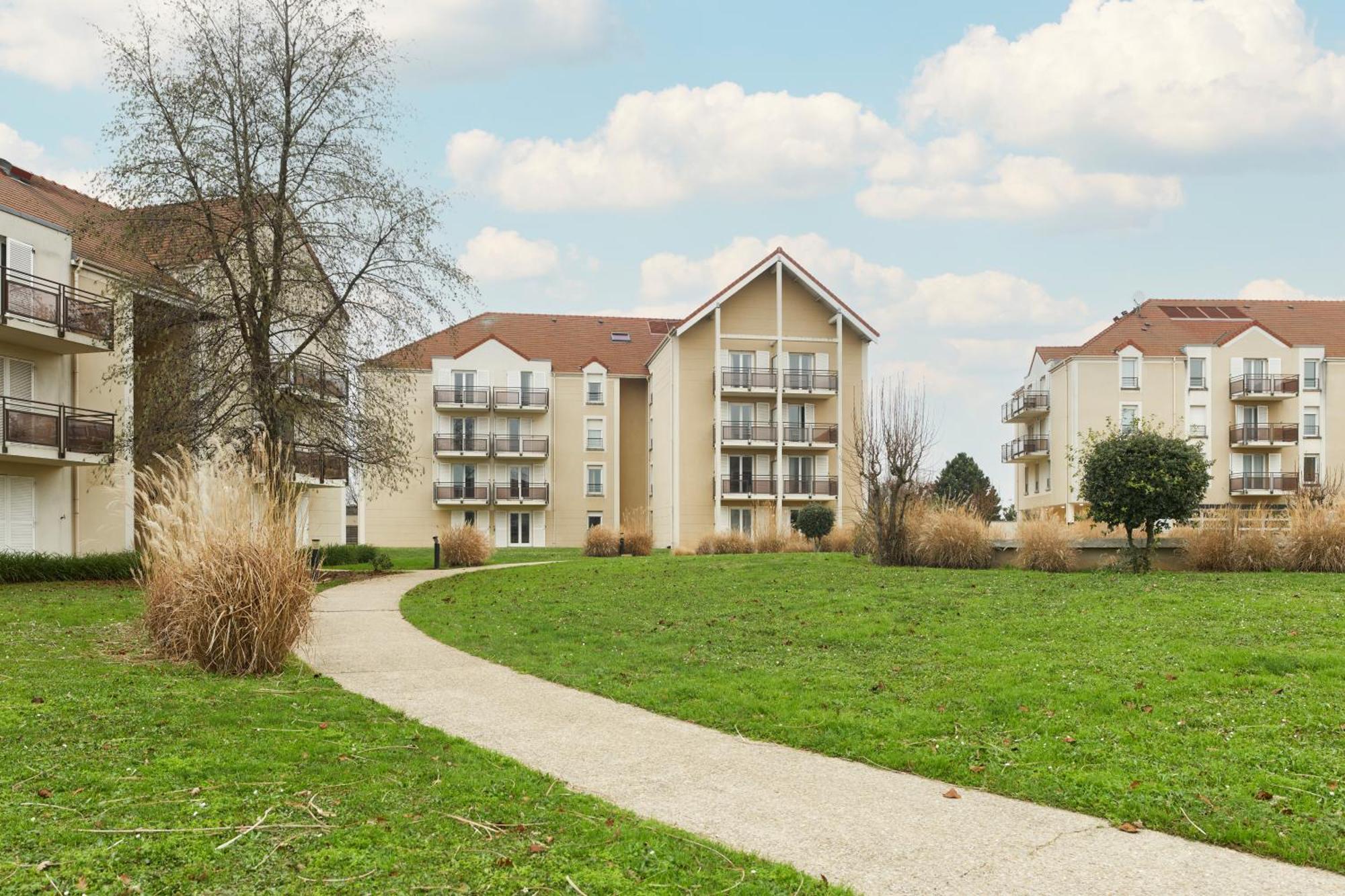 Zenitude Hotel Residences Roissy Village Exterior photo