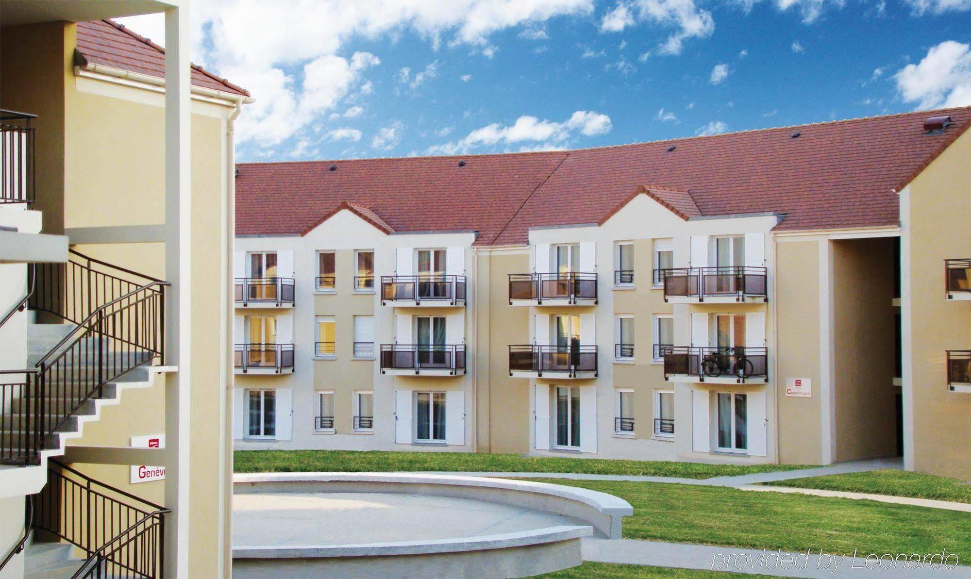 Zenitude Hotel Residences Roissy Village Exterior photo